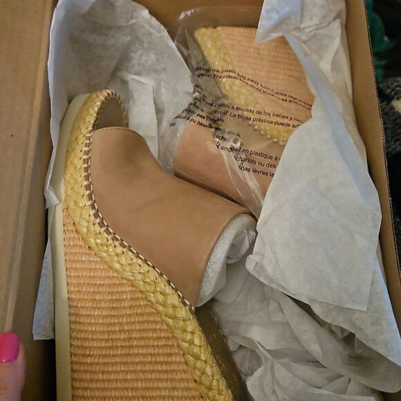 NEW Vince Camuto Brissia Wedge Espadrille Sandals  Size 11  Tortilla Tan Nubuck - Picture 5 of 5
